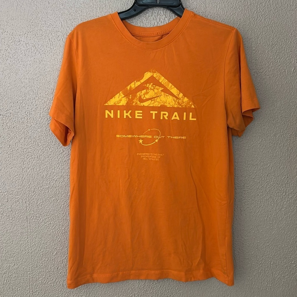 Men’s The Nike Tee T-shirt, Nike Trail, Dri-Fit, Orange, Small